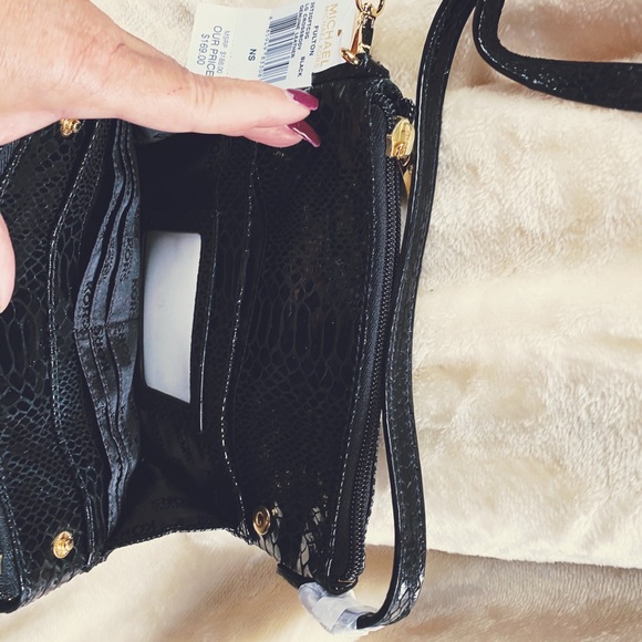 NWT Michael Kors Black Leather Crossbody Bag - Picture 4 of 5